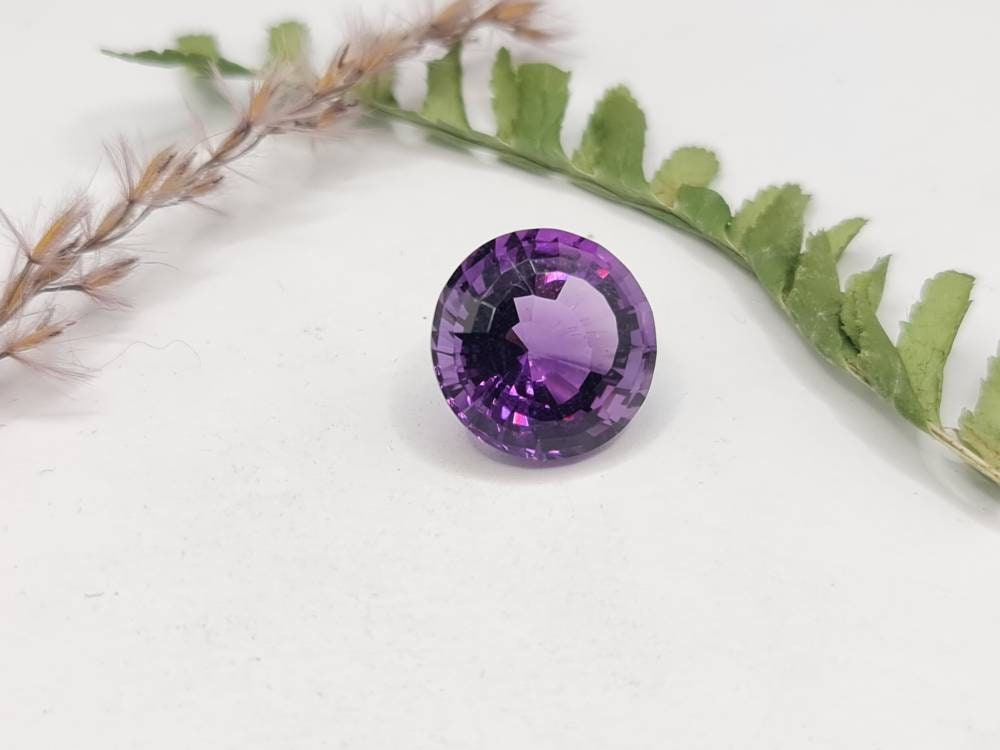 Großer facettierter runder Amethyst, violett 14,6mm 10,57ct (Nr.279)