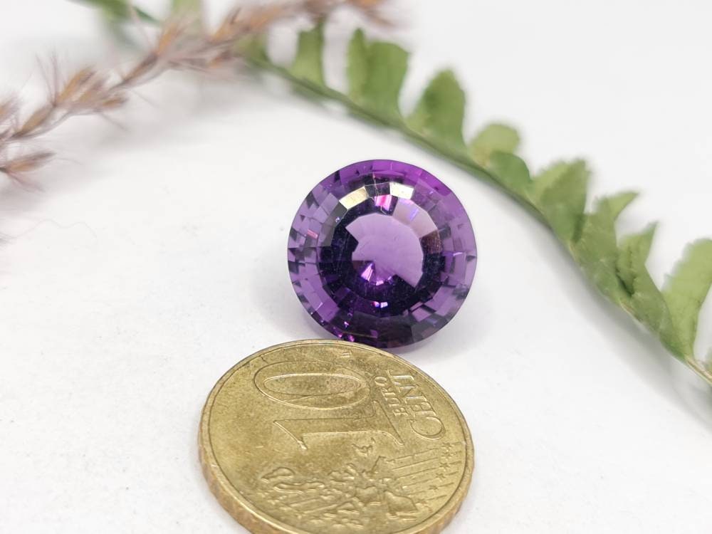 Großer facettierter runder Amethyst, violett 14,6mm 10,57ct (Nr.279)