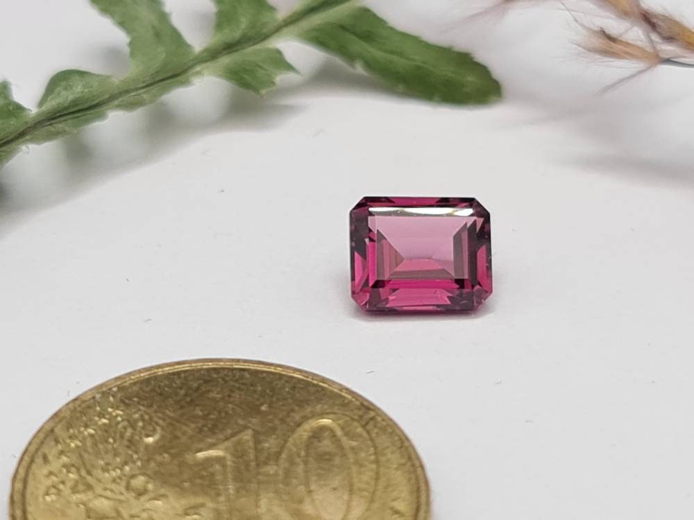 Rechteckiger rosa Turmalin, Rubellit, Oktagon facettiert 7,4x6mm  1,86ct (Nr.290)