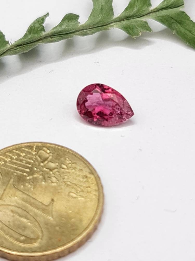 Facettierter rosa Turmalin, Tropfen/Träne 9x6mm 1,22ct (Nr.300)