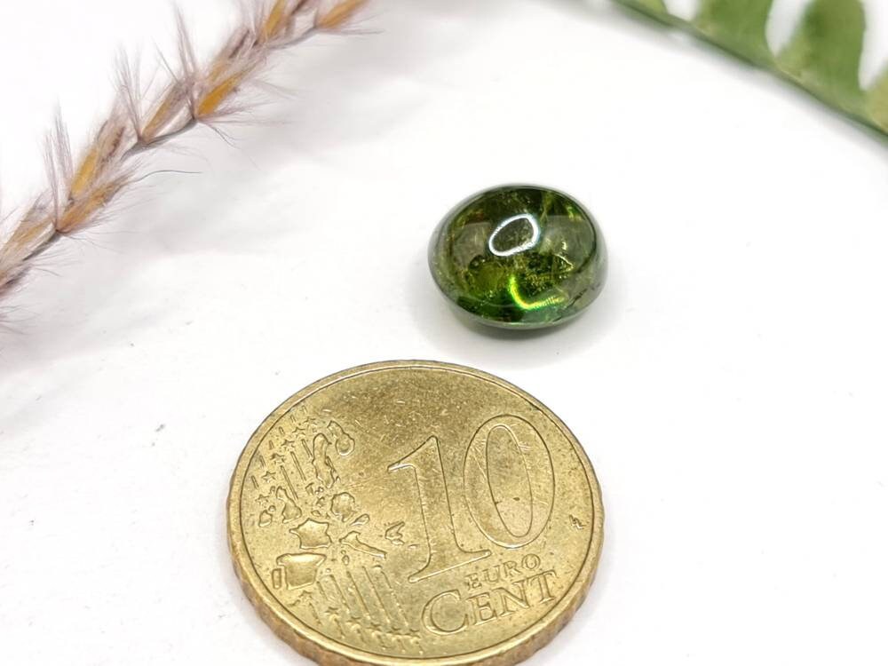 Grüner Turmalin, Cabochon, oval 10,3x9mm 6,18ct (Nr.304)