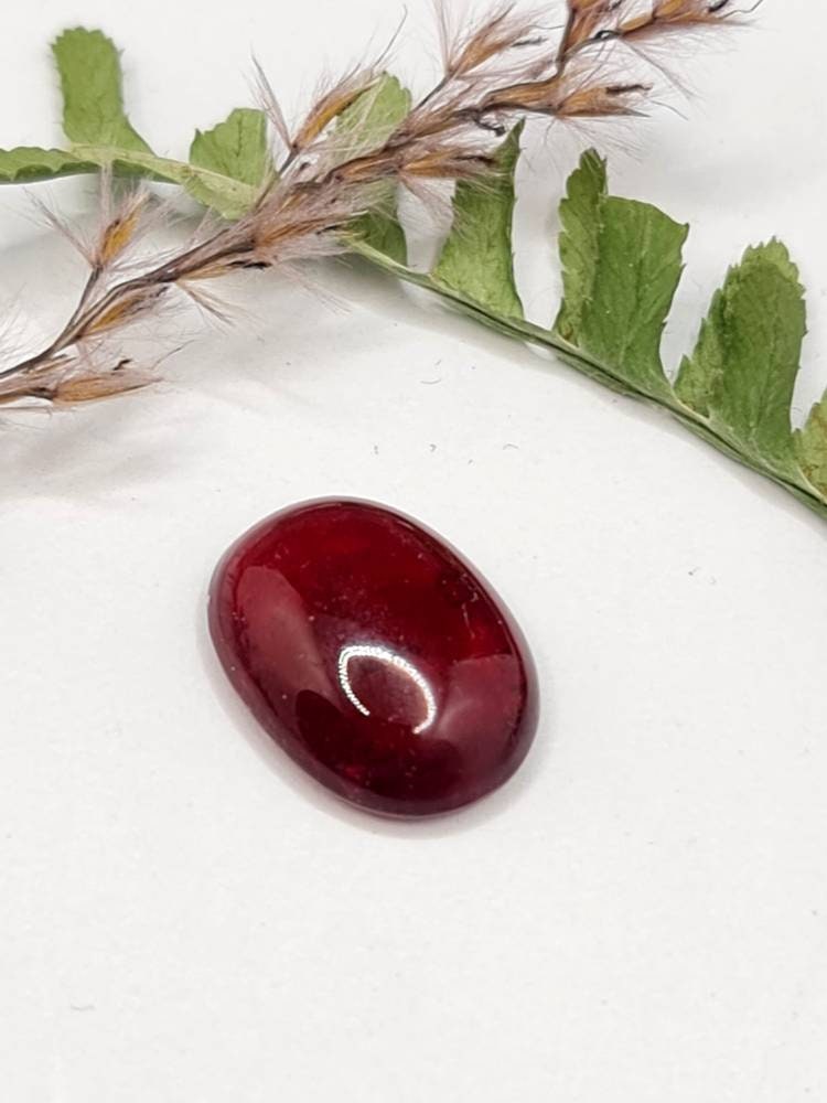 Roter Turmalin, Cabochon, oval 16,1x11,7mm 7,93ct (Nr.315)