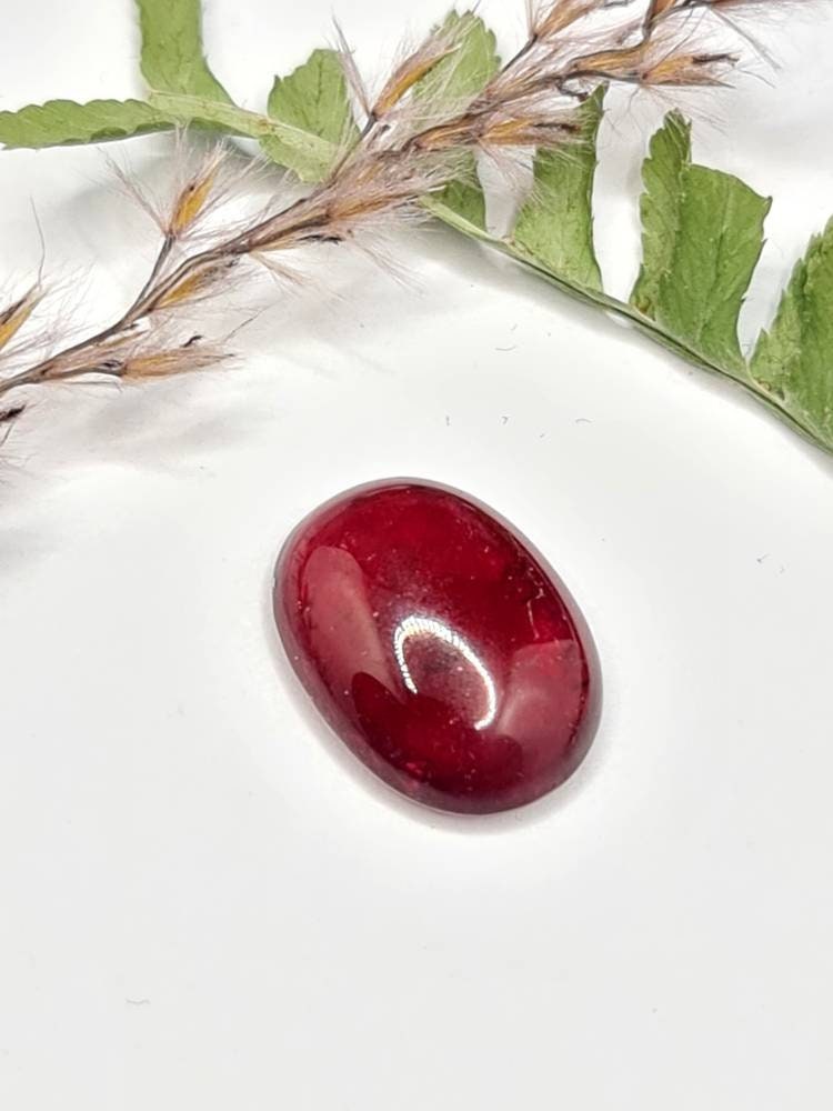 Roter Turmalin, Cabochon, oval 16,1x11,7mm 7,93ct (Nr.315)