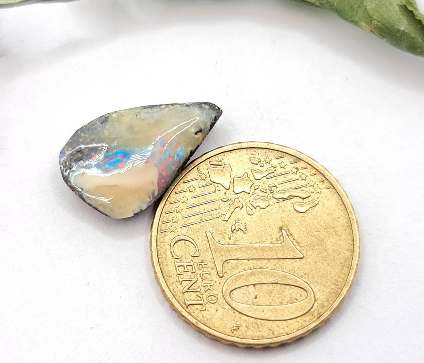 Echter feuriger Boulderopal aus Australien, sehr intensiv, multicolor 16x10mm 5,55ct (Nr.614)