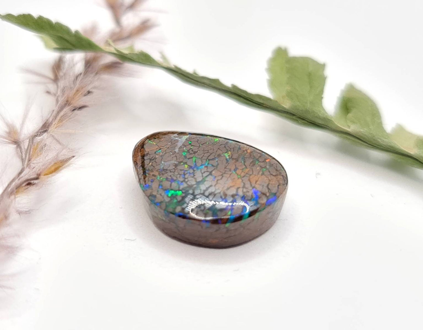 Echter australischer Boulderopal, Matrixopal multicolor 15,2x11,4mm 8,36ct (Nr.628)