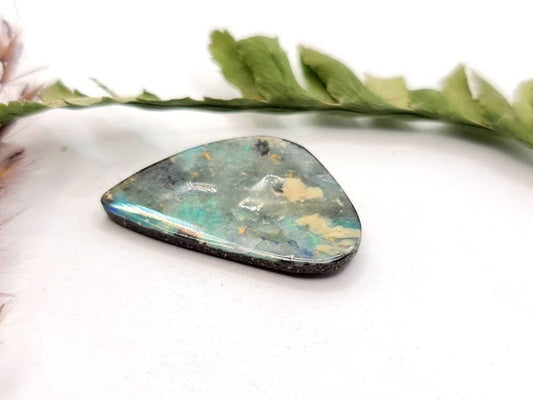 Echter australischer Boulderopal grün braun Queensland 22x12,7mm 7,0ct (Nr.638)