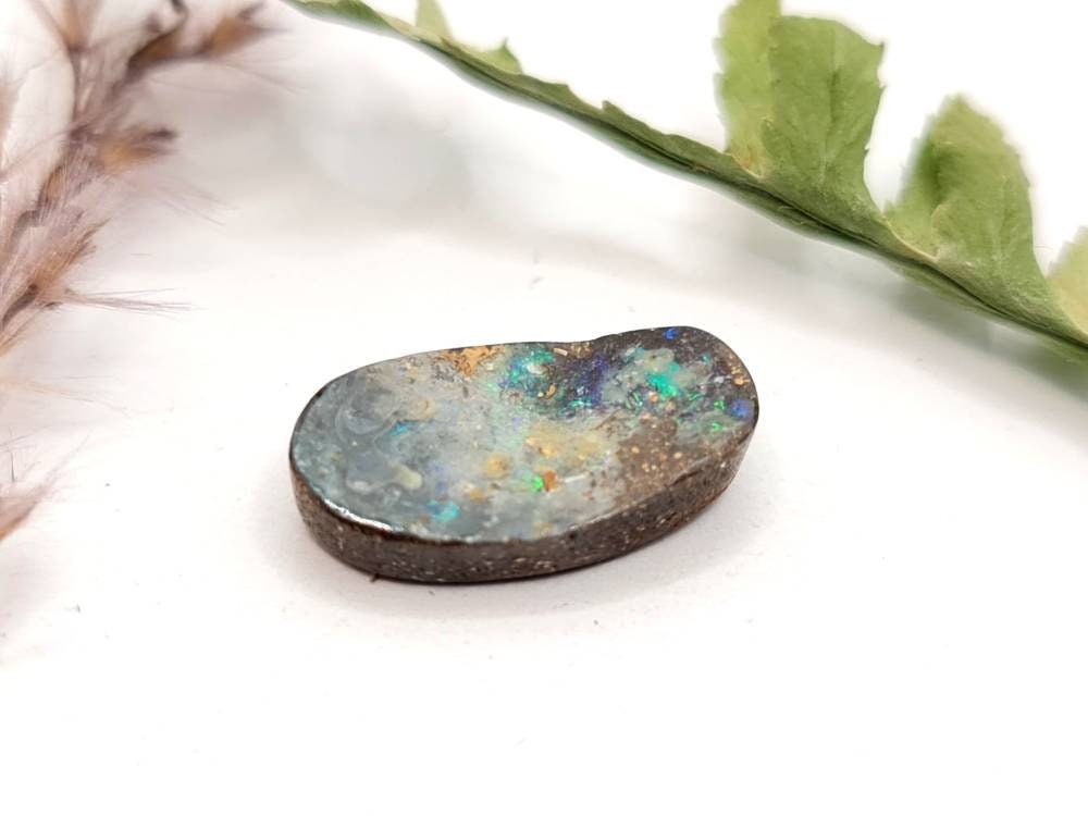 Echter australischer Opal aus Queensland, grün braun 15x8,4mm 3,03ct (Nr.640)