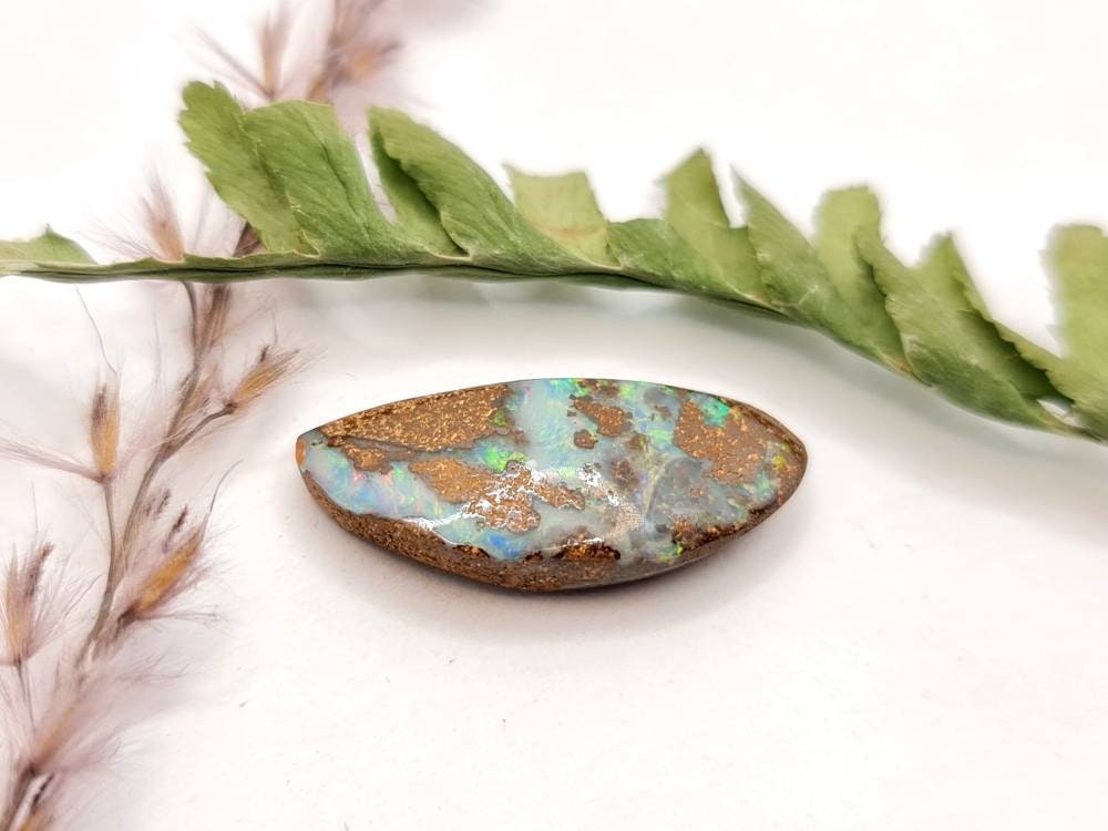 Echter Boulderopal aus Australien, Queensland grün braun 21,2x9,1mm 6,6ct (Nr.644)