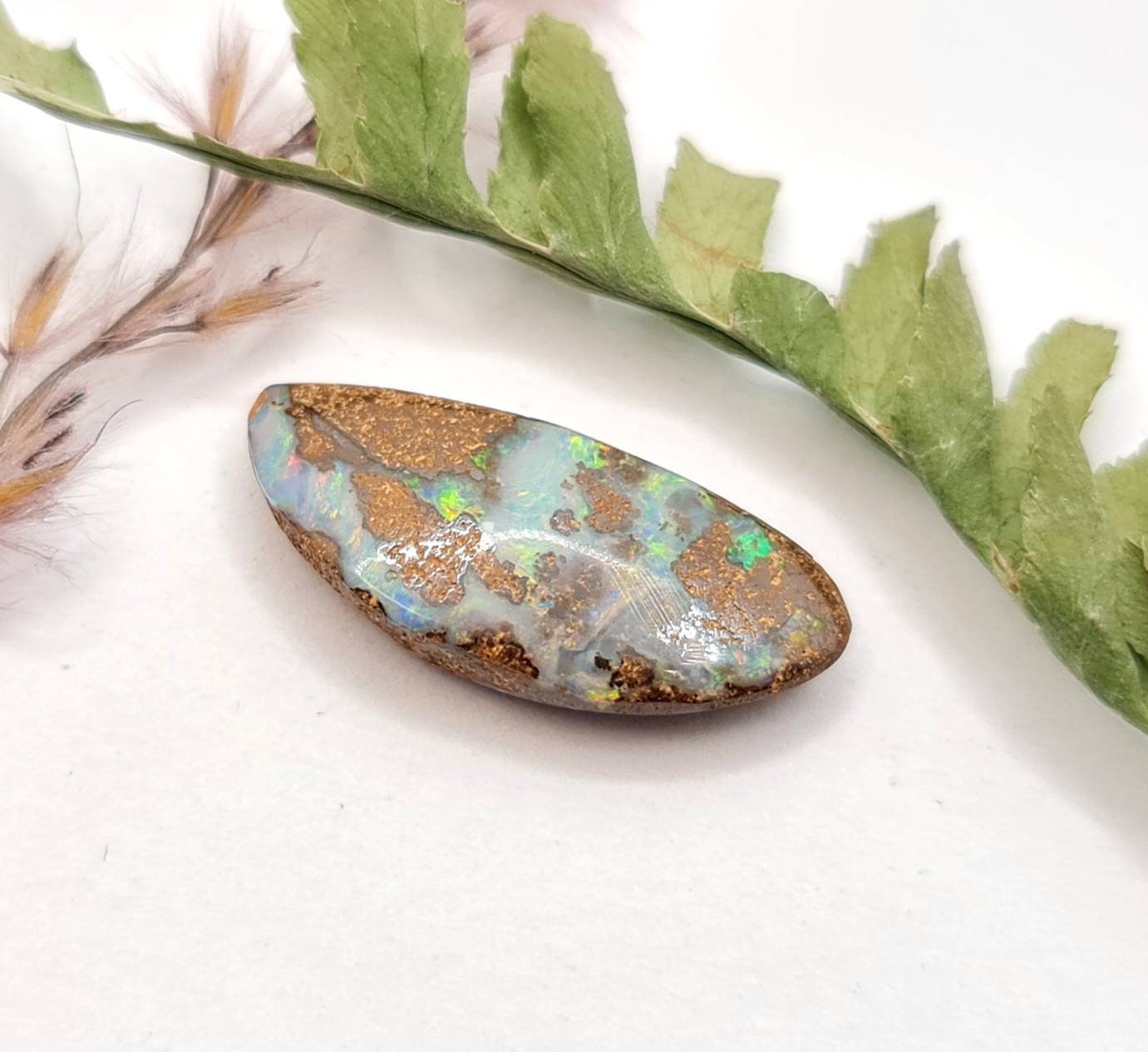 Echter Boulderopal aus Australien, Queensland grün braun 21,2x9,1mm 6,6ct (Nr.644)