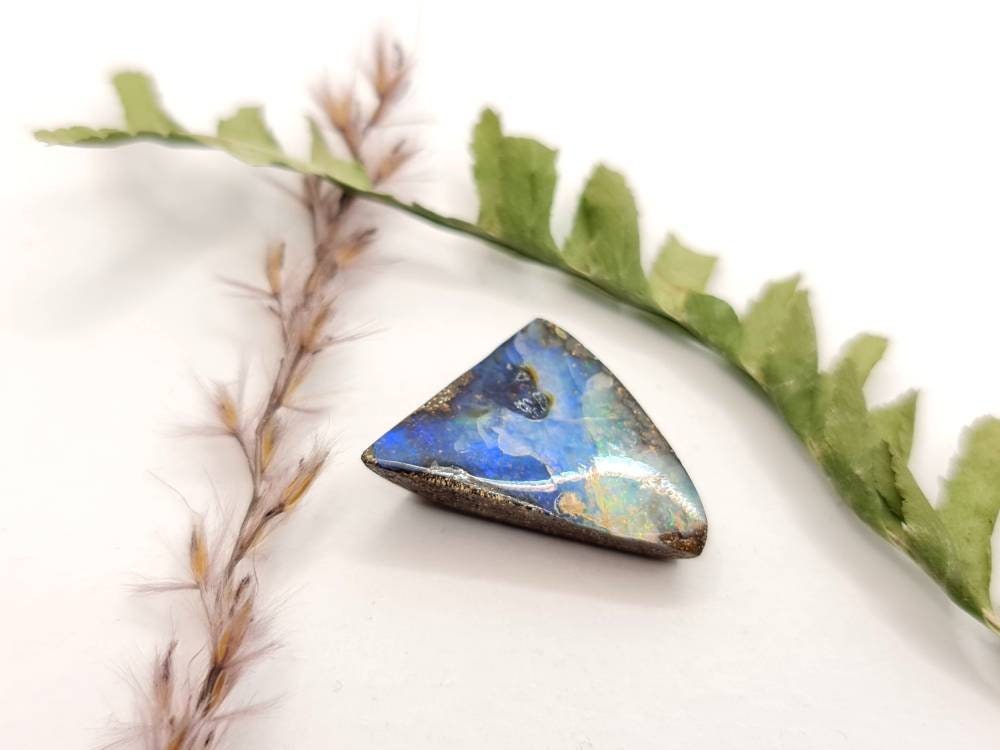 Echter australischer Boulderopal Queensland blau multicolor braun 17,8x15,4mm 10,53ct (Nr.655)