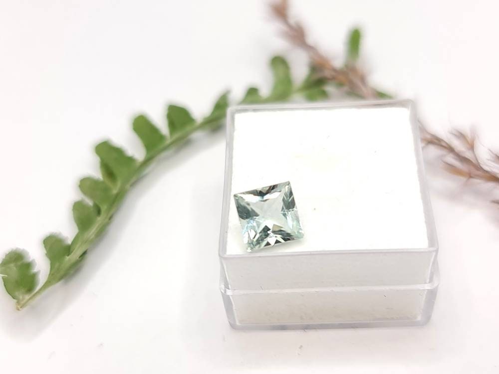 Facettierter hellgrüner Turmalin Princess quadratisch 7,1mm 1,75ct (Nr.347)