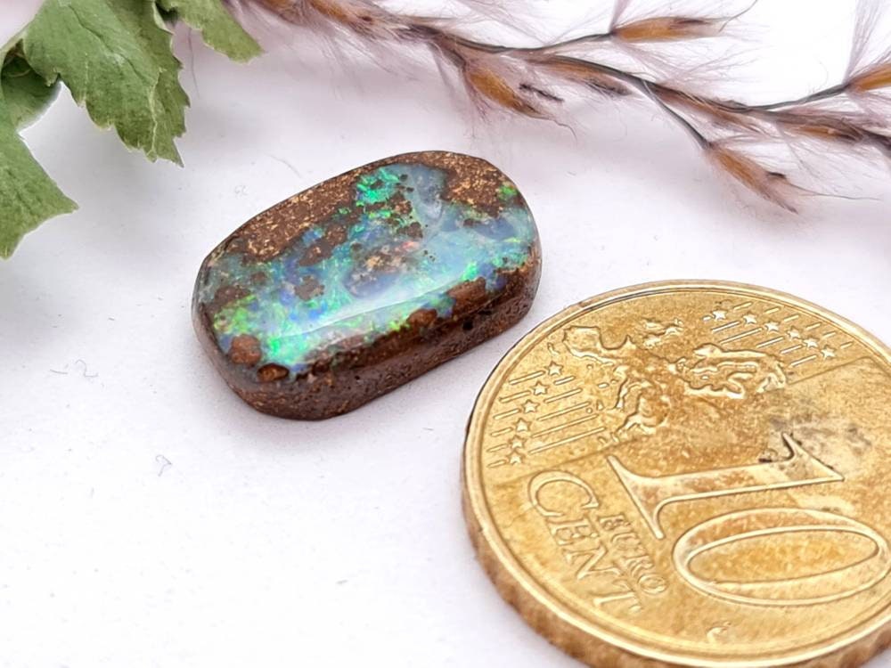 Echter australischer Boulderopal, Cabochon oval Queensland grün braun 15x9,6mm 5,46ct (Nr. 660)