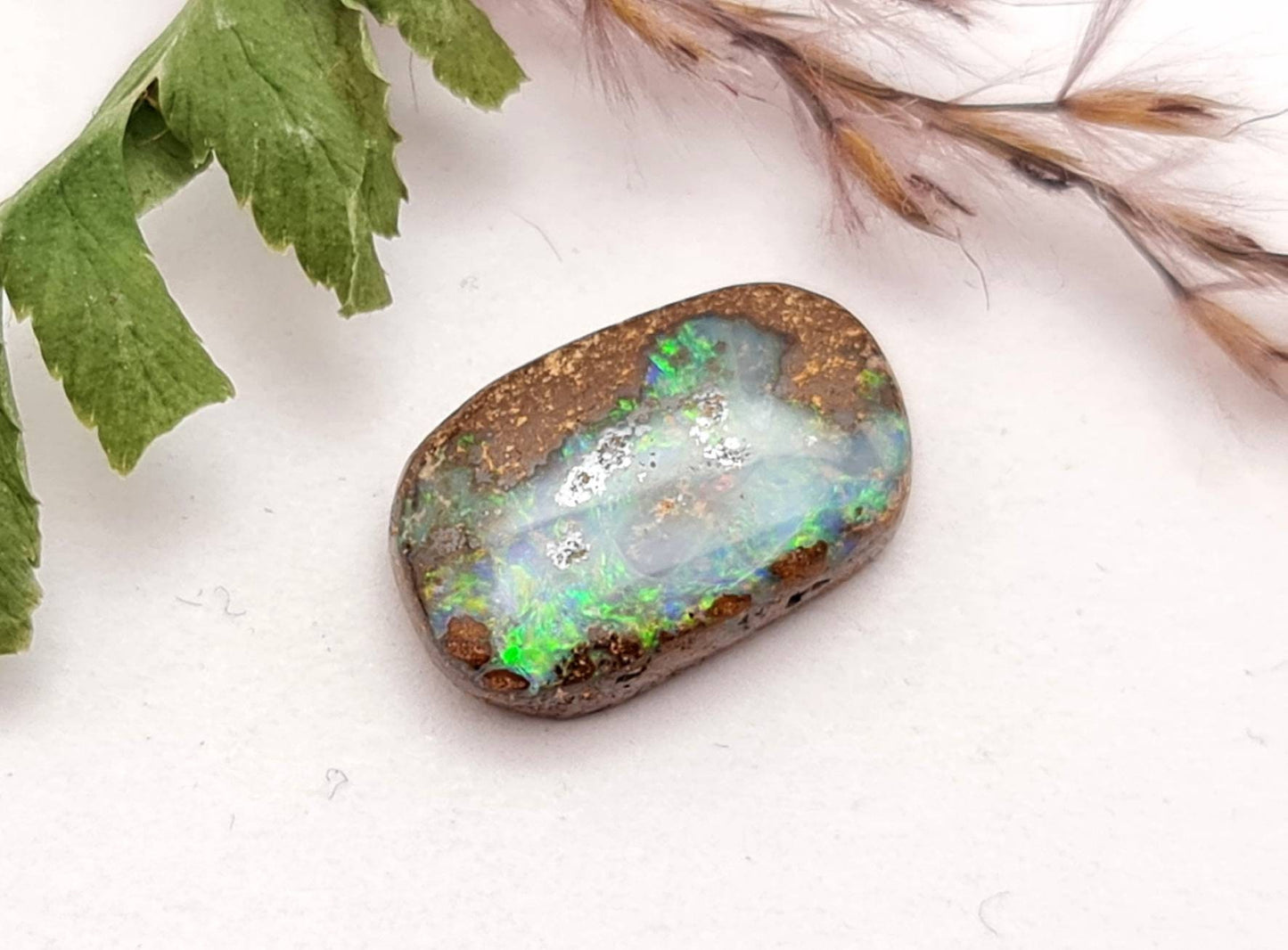 Echter australischer Boulderopal, Cabochon oval Queensland grün braun 15x9,6mm 5,46ct (Nr. 660)