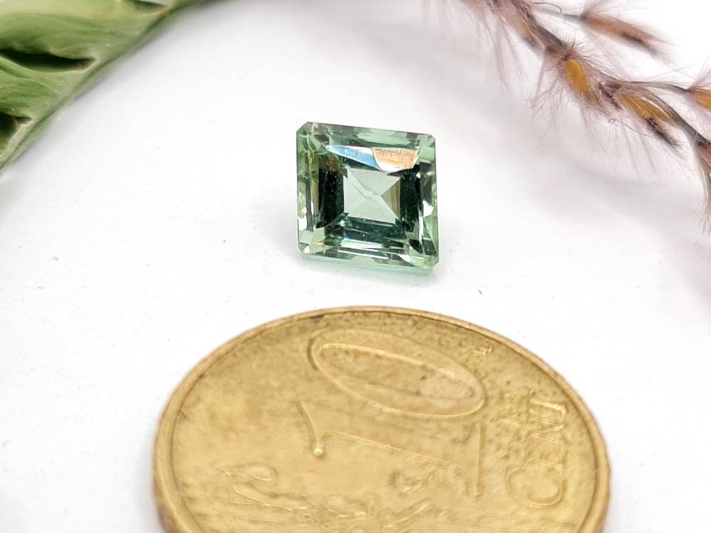 Facettierter grüner Turmalin, Raute, 6,8x6,4mm 1,92ct (Nr.375)