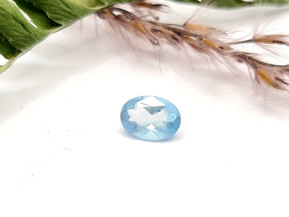 Blauer Aquamarin, oval facettiert 7x5mm 0,68ct (Nr.384)