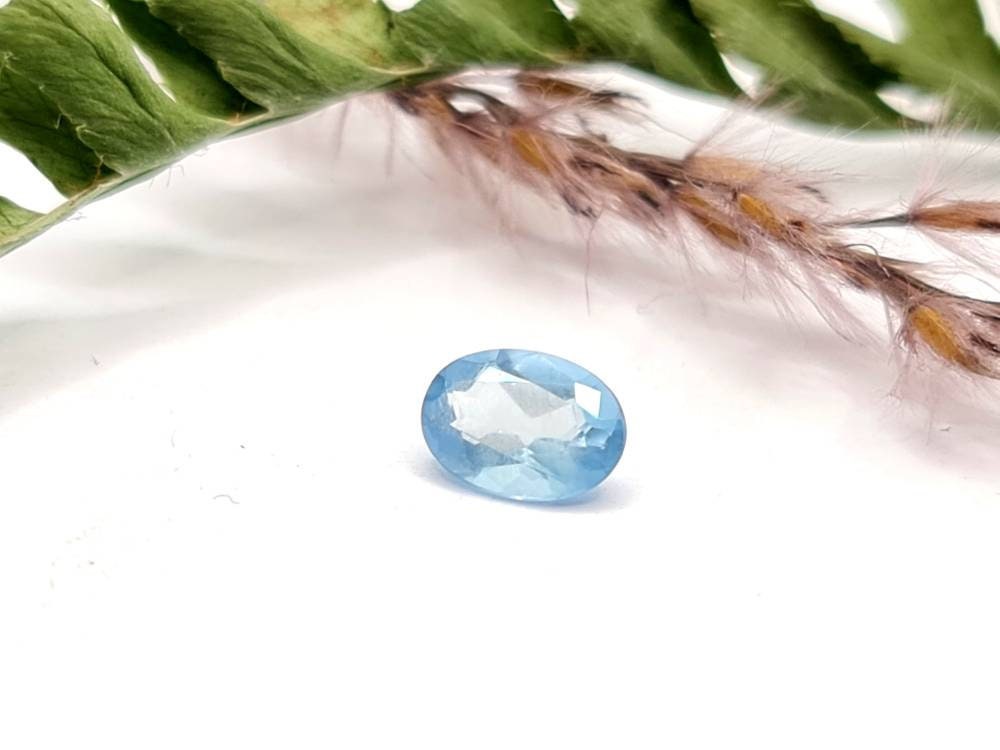 Blauer Aquamarin, oval facettiert 7x5mm 0,68ct (Nr.384)