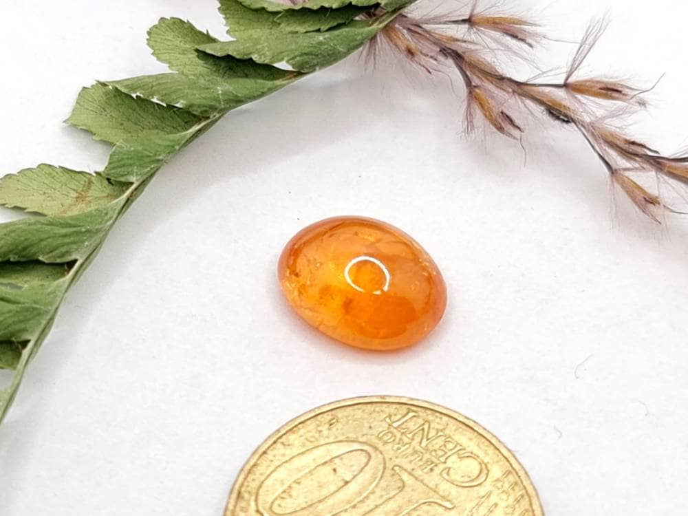 Orangefarbener Mandaringranat oval Cabochon 11,4x8,8mm 5,6ct (Nr.388)