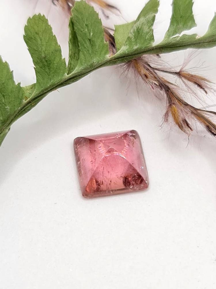 Pink Turmalin Cabochon quadratisch Rubellit Pfaffenhut 8,8x8,8mm 2,97ct (Nr.390)