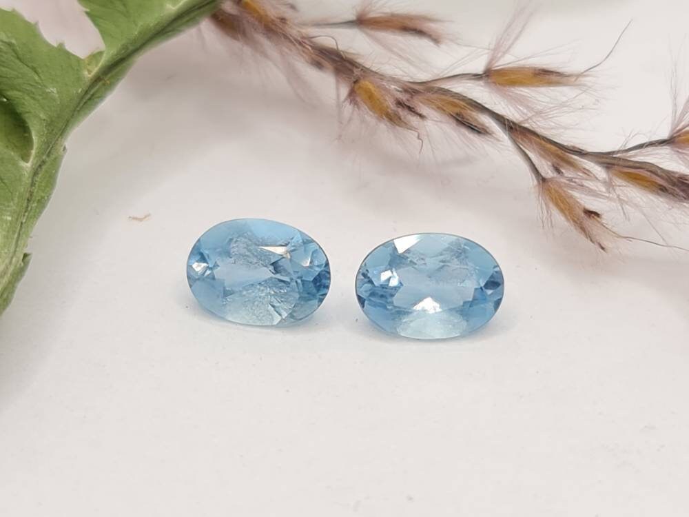 Facettierte blaue Aquamarine Paar oval 7x5mm 1,32ct (Nr.407)