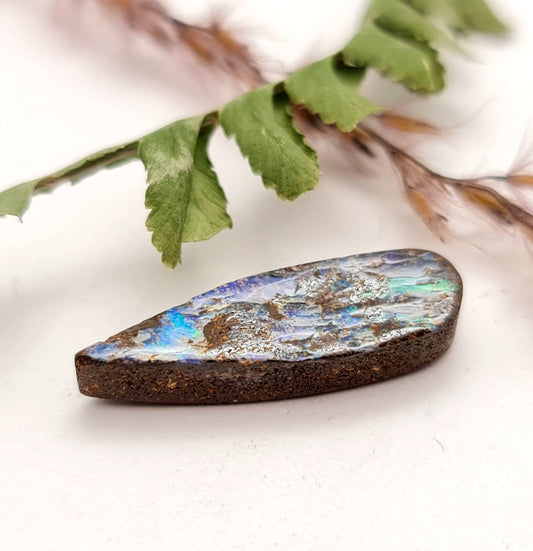 Echter australischer Opal Boulderopal grün blau braun 24,3x7,9mm 7,07ct (Nr.676)