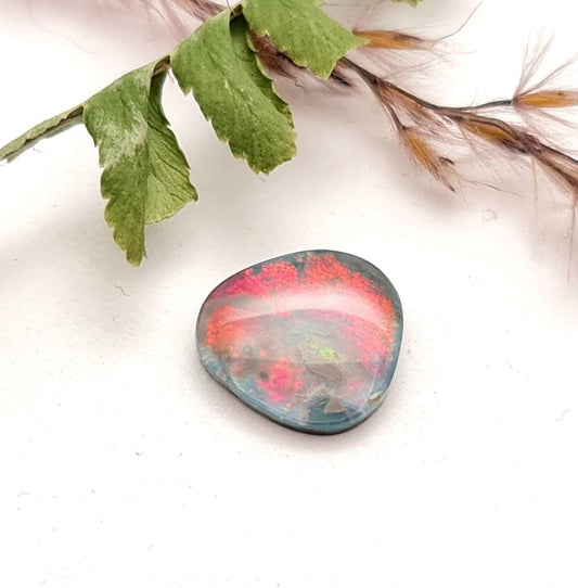 Echter australischer Opal, Black Opal, brilliantes rot-orange! 11,3x10,6mm 2,04ct (Nr.682)