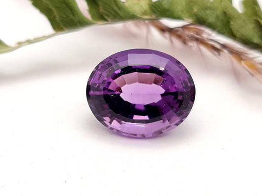 Echter violetter Amethyst, oval facettiert 15x12mm 8,76ct (Nr.692)