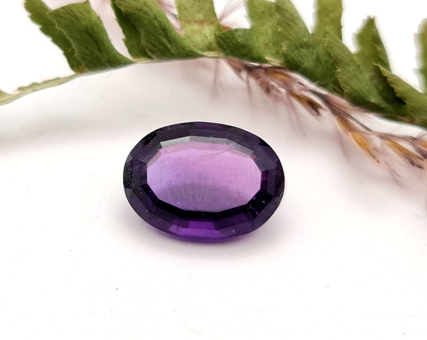 Echter facettierter Amethyst, oval violett lila 15,1x11mm 7,25ct (Nr.693)