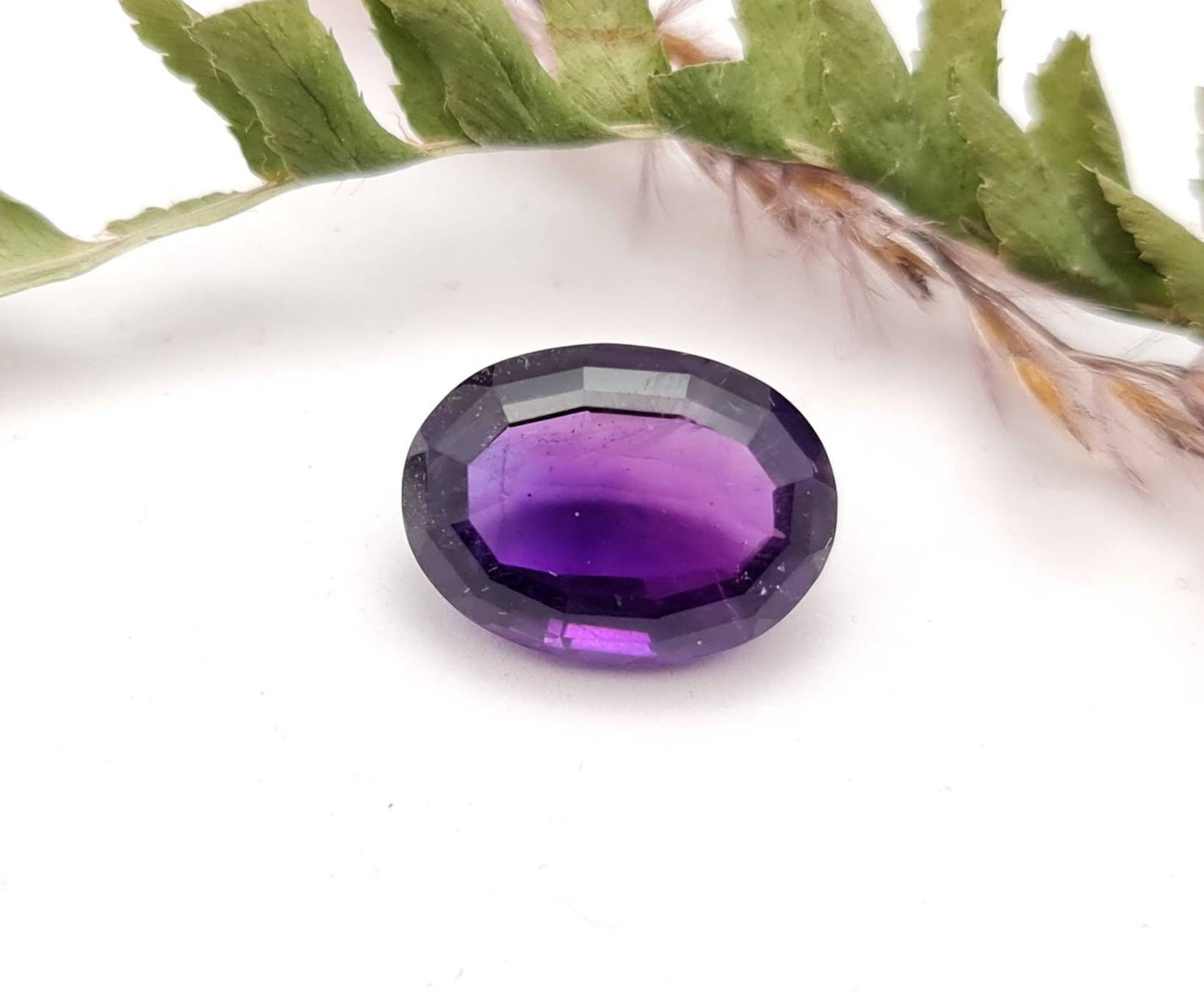 Echter facettierter Amethyst, oval violett lila 15,1x11mm 7,25ct (Nr.693)