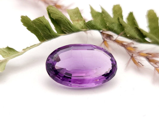 Echter facettierter Amethyst, oval lila violett 20,3x12,3mm 11,17ct (Nr.699)