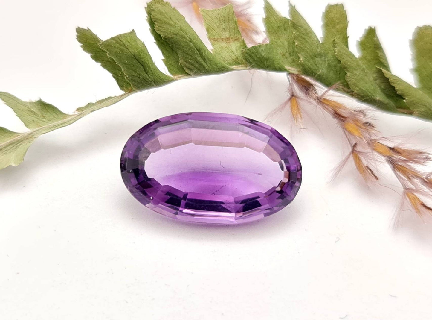 Echter facettierter Amethyst, oval lila violett 20,3x12,3mm 11,17ct (Nr.699)