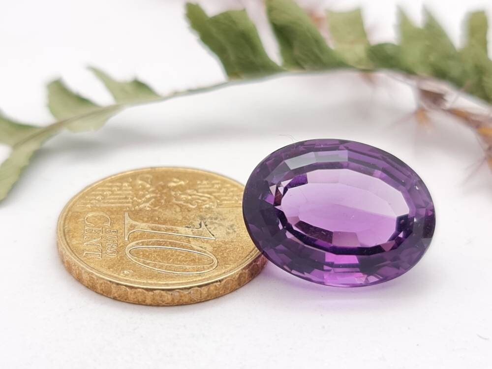 Echter facettierter Amethyst oval violett lila 17x12,8mm 12,26ct (Nr.700)