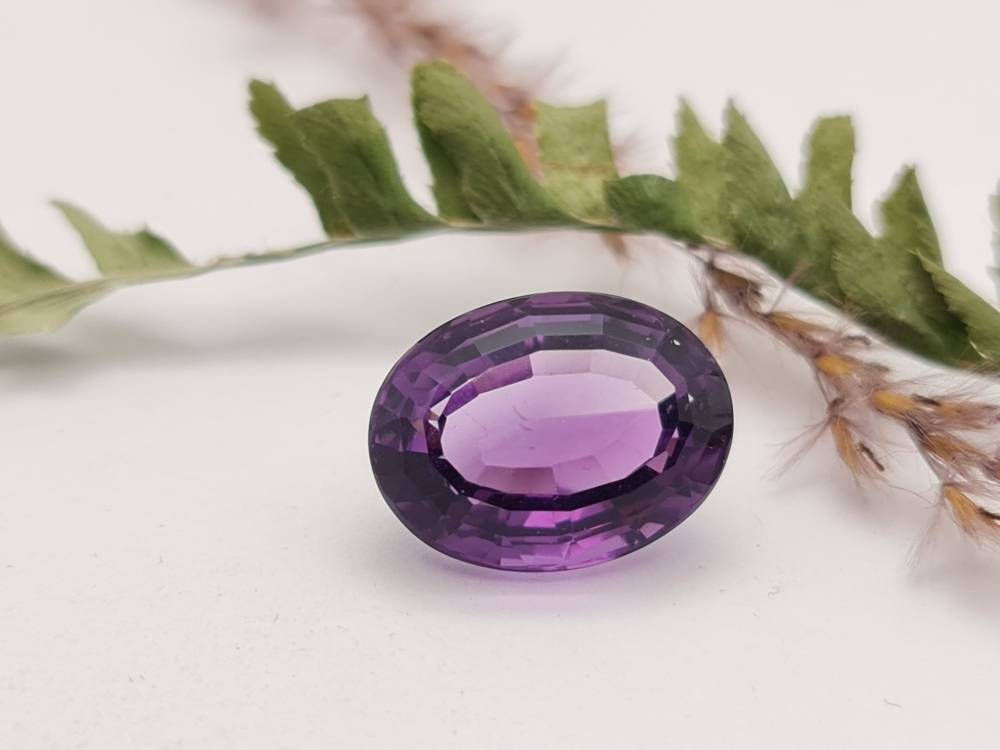 Echter facettierter Amethyst oval violett lila 17x12,8mm 12,26ct (Nr.700)