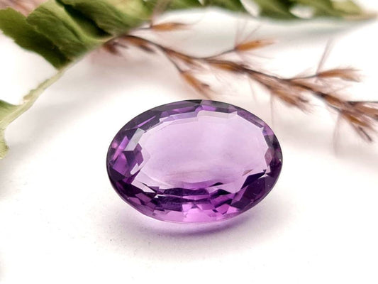 Echter facettierter Amethyst, oval violett lila 17,8x12,8mm 11,01ct (Nr.707)