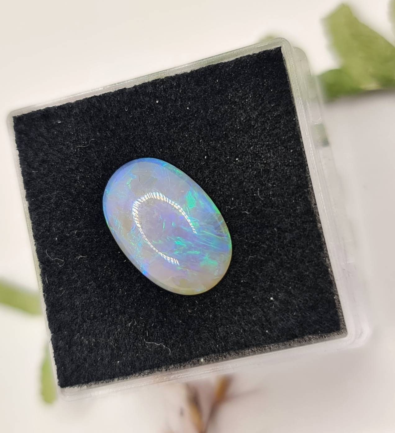 Australischer Semicrystal Opal aus Lightning Ridge, 13,3x8,8mm 2,1ct (Nr.436)