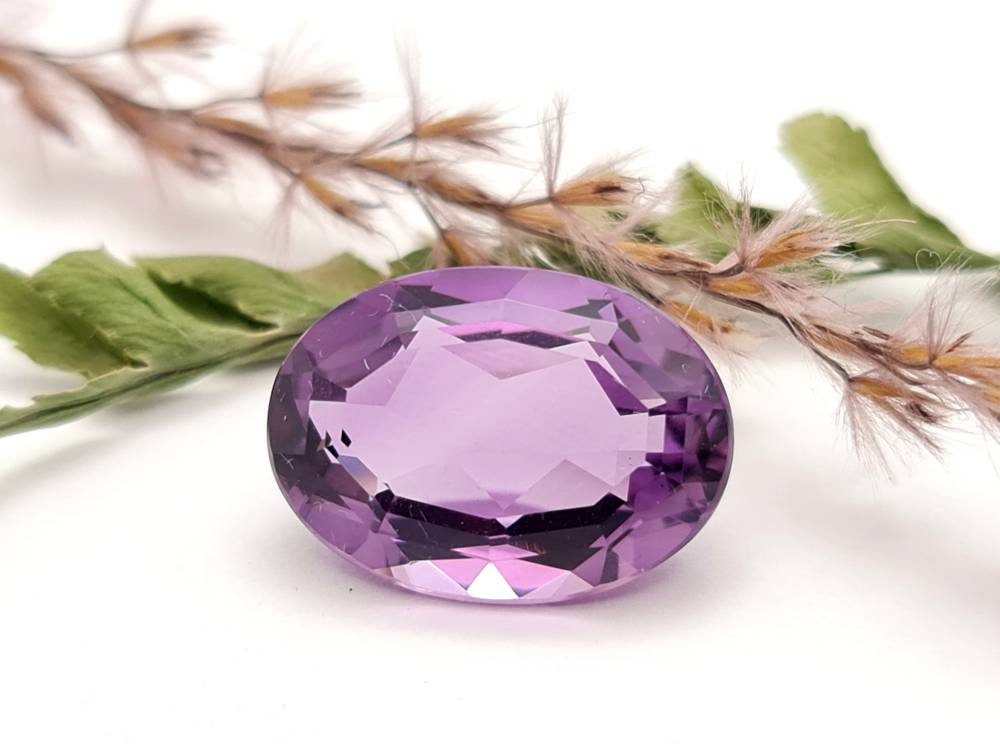 Echter facettierter Amethyst oval violett lila 19,2x13,8mm 13,57ct (Nr.710)