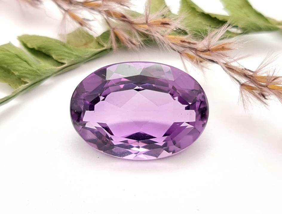 Echter facettierter Amethyst oval violett lila 19,2x13,8mm 13,57ct (Nr.710)