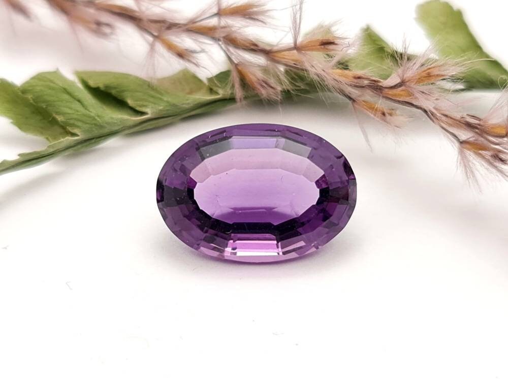 Echter ovalerAmethyst facettiert lila violett 15,8x10,9mm 7,2ct (Nr.711)