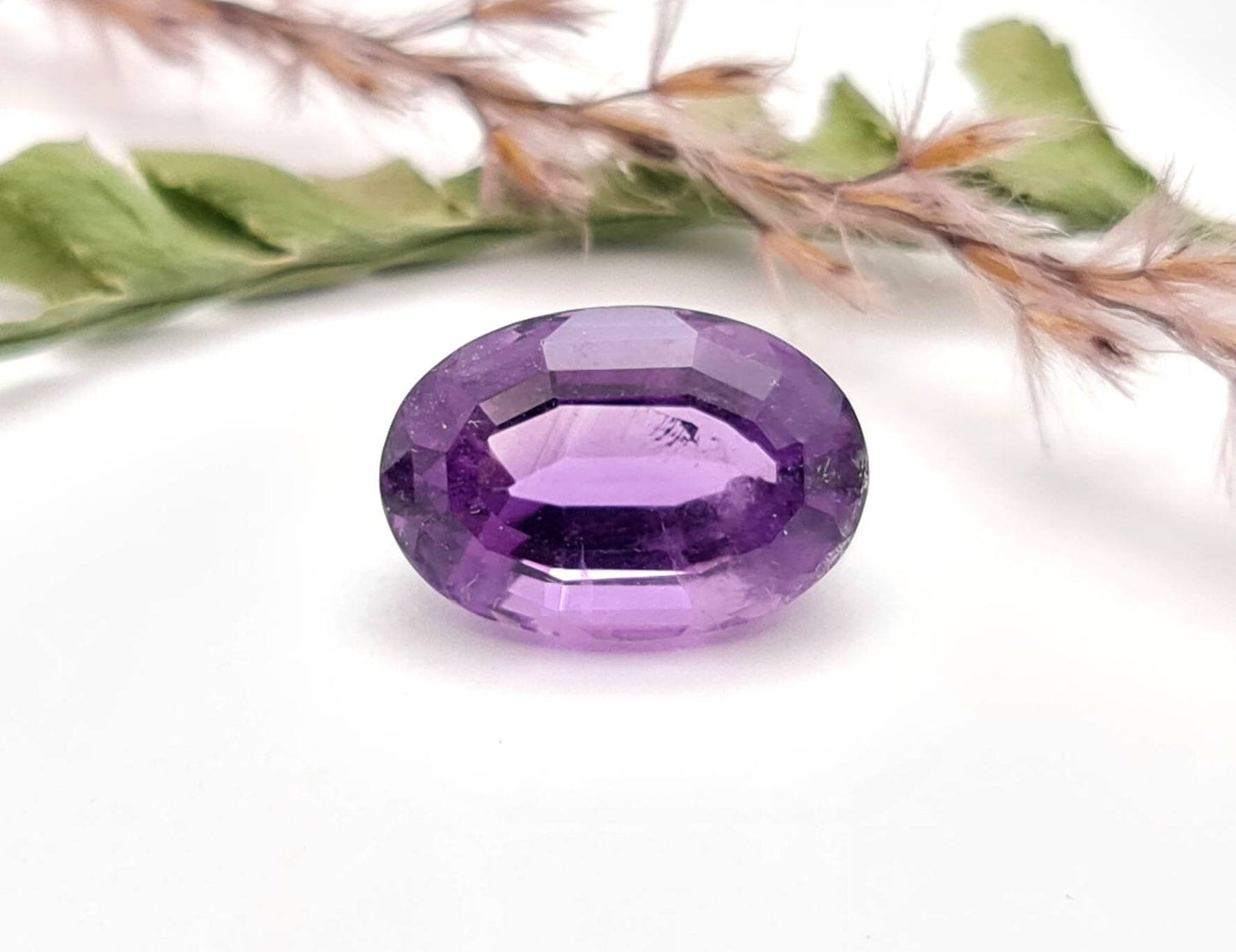 Echter facettierter Amethyst oval violett lila 15,9x10,8mm 8,4ct (Nr.713)