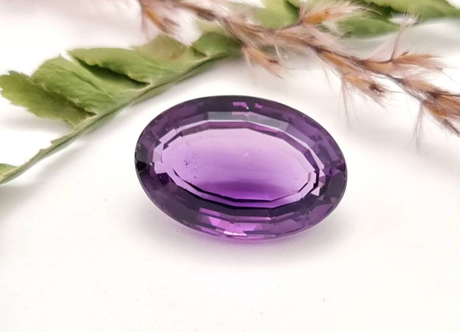 Echter facettierter Amethyst oval lila violett 18x12,4mm 12,3ct (Nr.716)