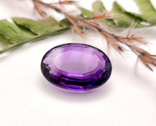 Echter facettierter Amethyst oval violett lila 15,1x11,3mm 7,8ct (Nr.717)