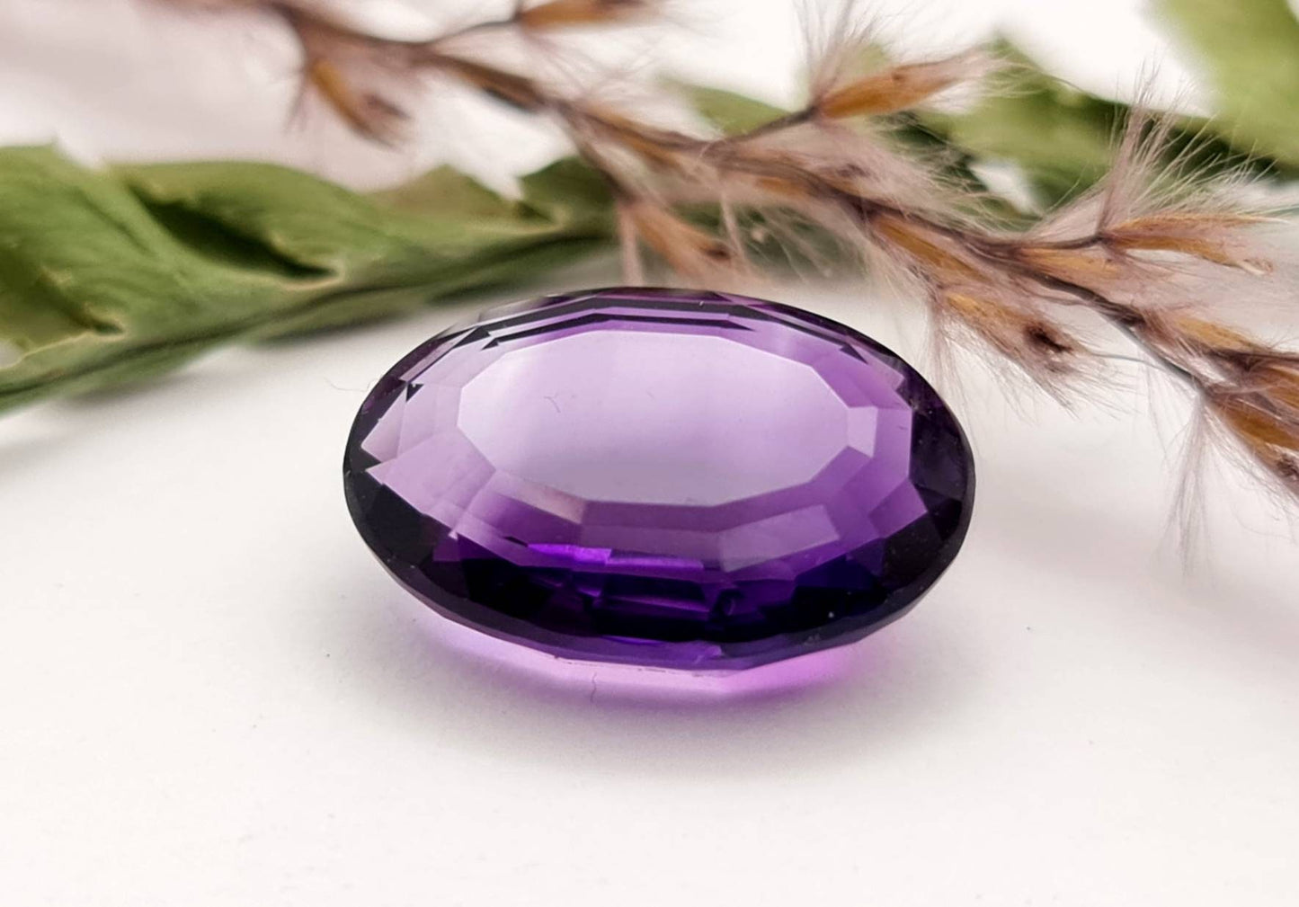Echter facettierter Amethyst oval violett lila 15,1x11,3mm 7,8ct (Nr.717)