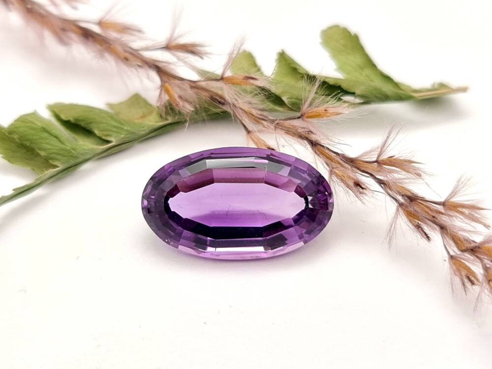 Echter facettierter Amethyst oval lila violett 19,1x11,1mm 9,63ct (Nr.720)