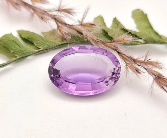 Echter facettierter Amethyst oval lila violett 18x12,8mm 9,14ct (Nr.722)