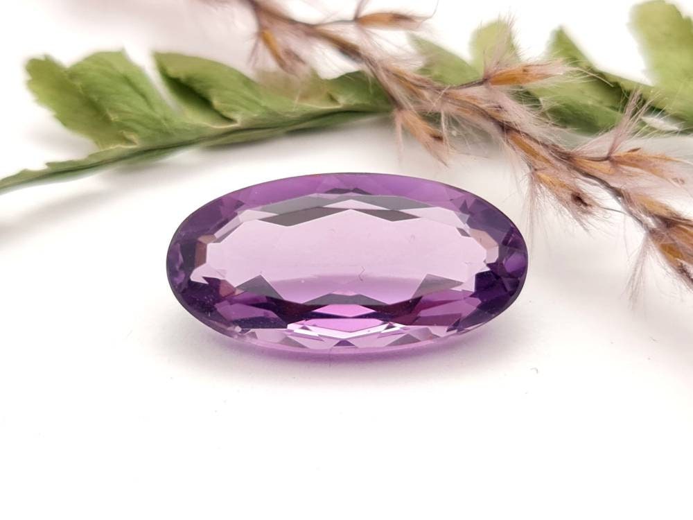 Echter facettierter Amethyst oval lila violett  20,1x10,1mm 8,78ct (Nr.726)