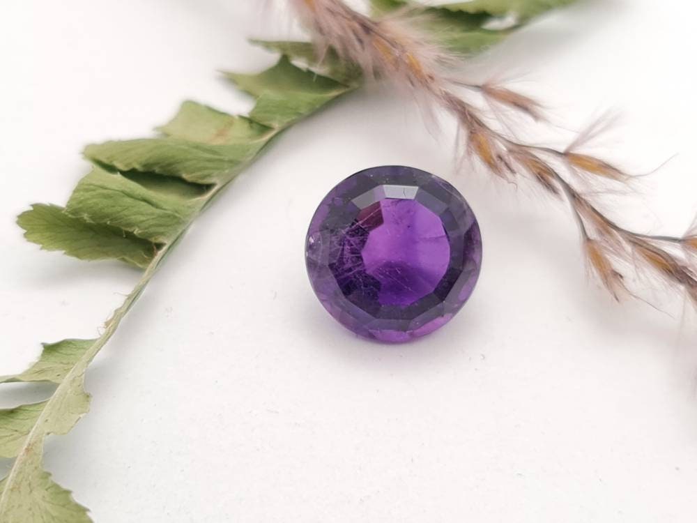 Echter runder Amethyst facettiert violett lila 11,7 mm 5,98 ct (Nr.734)