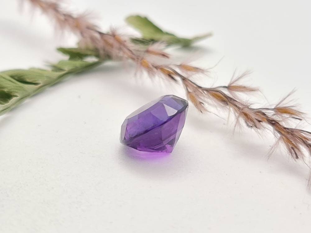 Echter runder Amethyst facettiert violett lila 11,7 mm 5,98 ct (Nr.734)