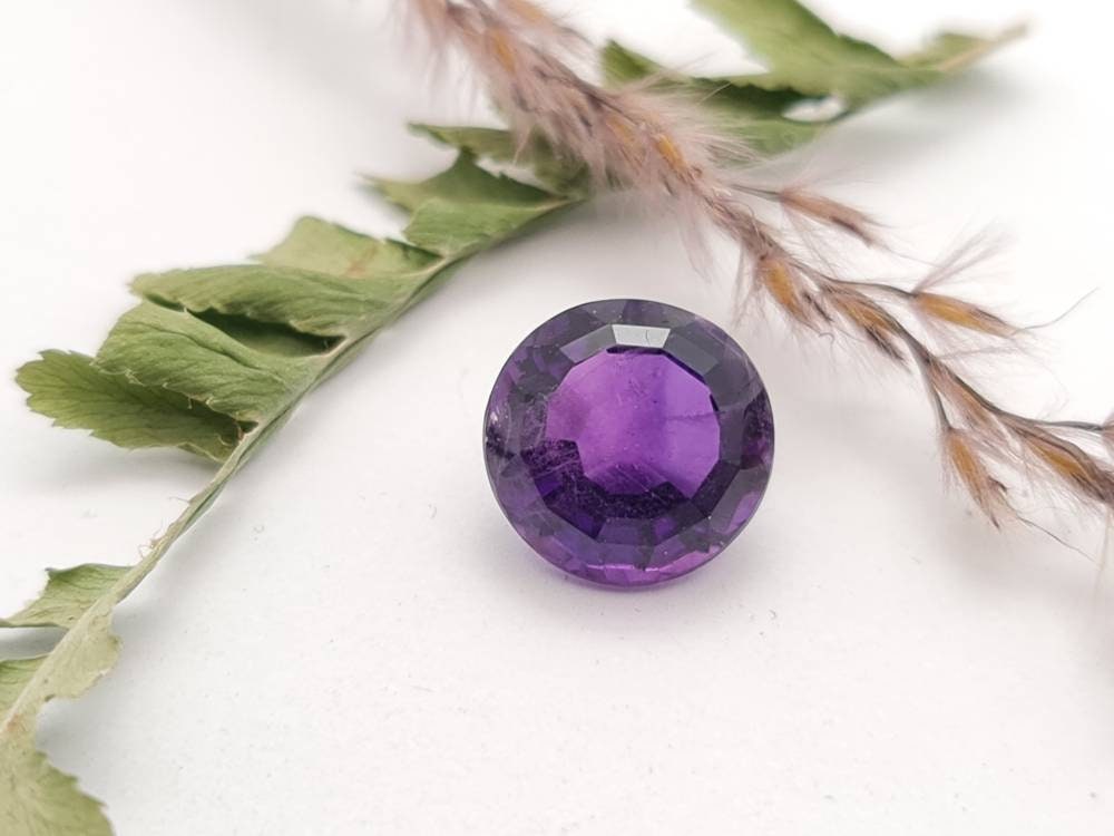 Echter runder Amethyst facettiert violett lila 11,7 mm 5,98 ct (Nr.734)