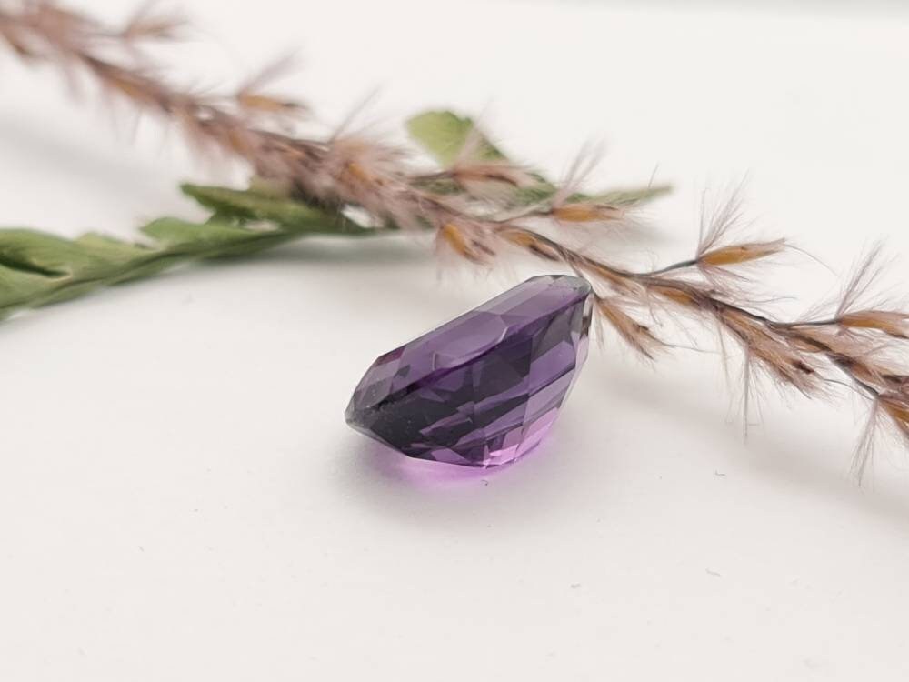 Echter ovaler Amethyst facettiert violett lila 16,4x12,9 mm 10,11ct (Nr.739)