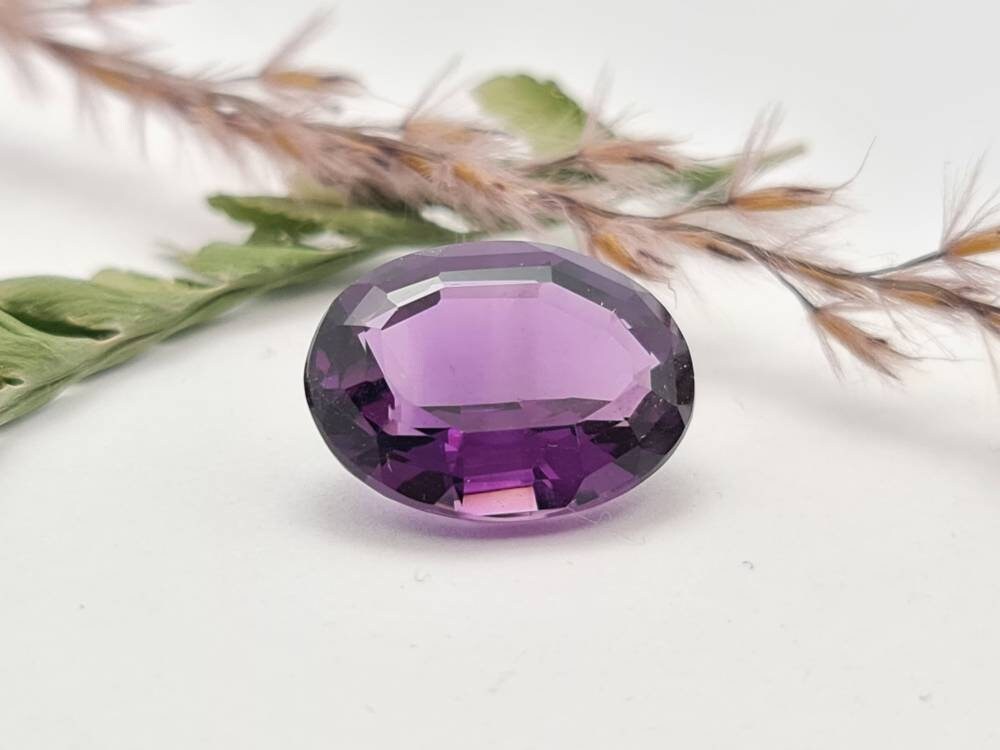 Echter ovaler Amethyst facettiert violett lila 16,4x12,9 mm 10,11ct (Nr.739)