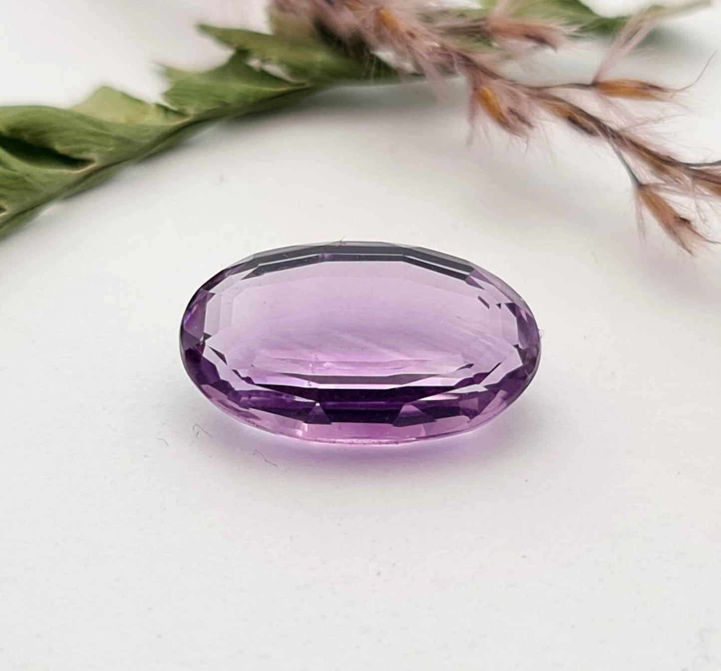 Echter facettierter Amethyst oval violett lila 17,9x11,3mm 9,3ct (Nr.740)